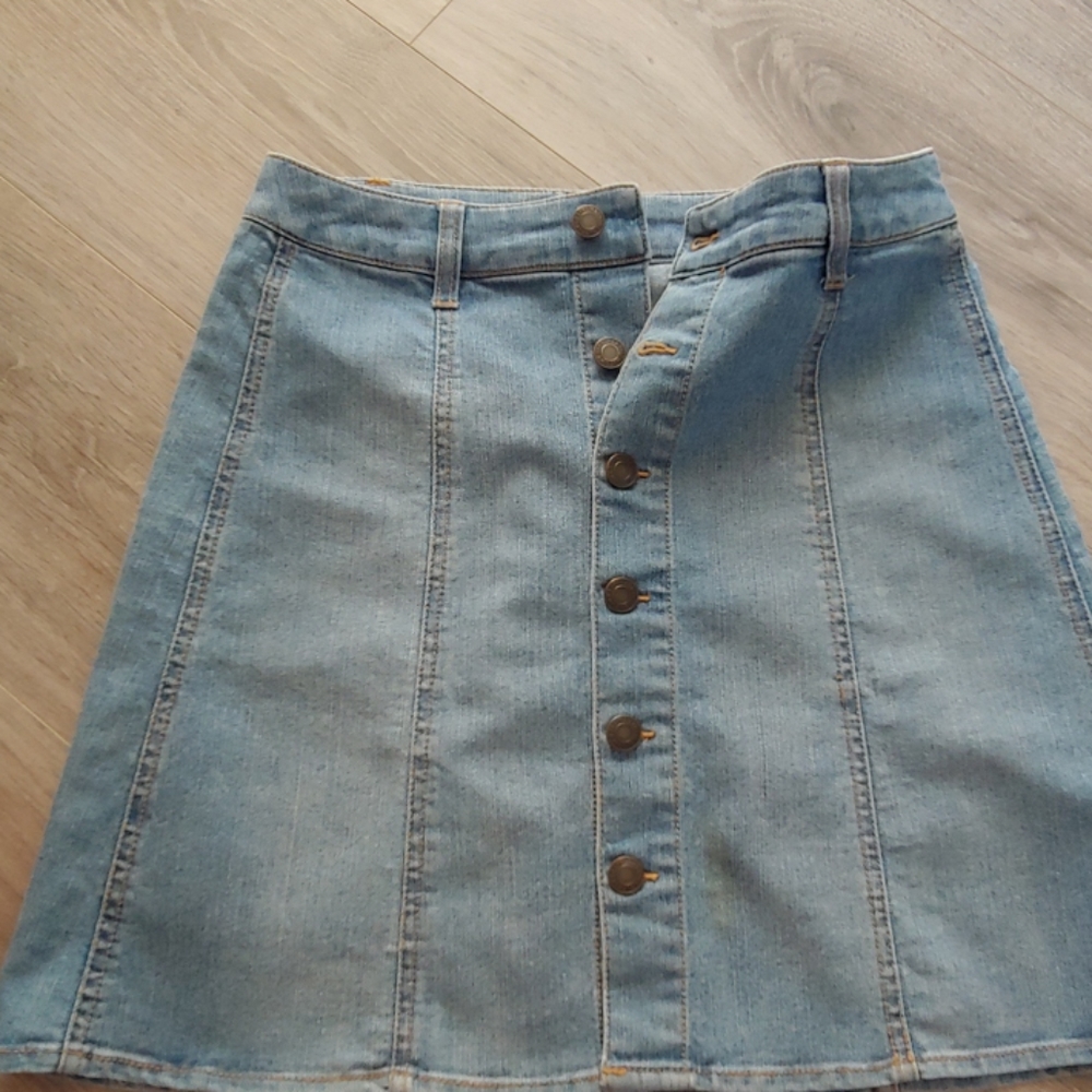 MOSSIMO JEAN SKIRT (distressed look)